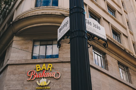 bar brahma tem música ao vivo no centro de SP
